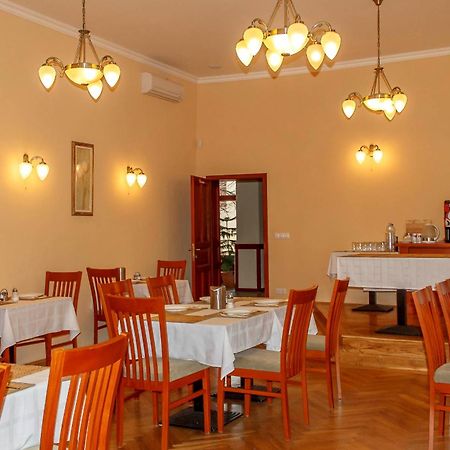 Pannon Hotel Bejelentkezes 20 Oraig, Check-In Until 20 O'Clock, Einchecken Bis 20 Uhr Могач Екстер'єр фото
