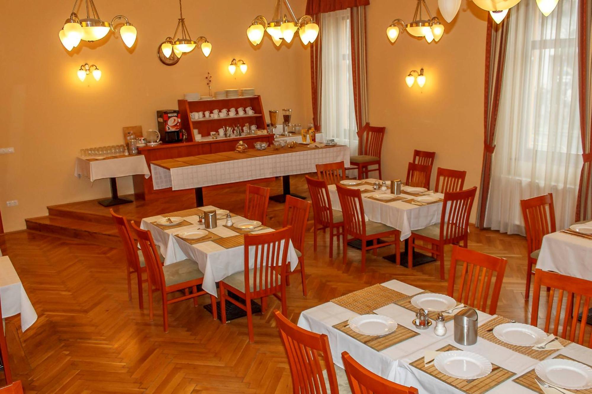 Pannon Hotel Bejelentkezes 20 Oraig, Check-In Until 20 O'Clock, Einchecken Bis 20 Uhr Могач Екстер'єр фото