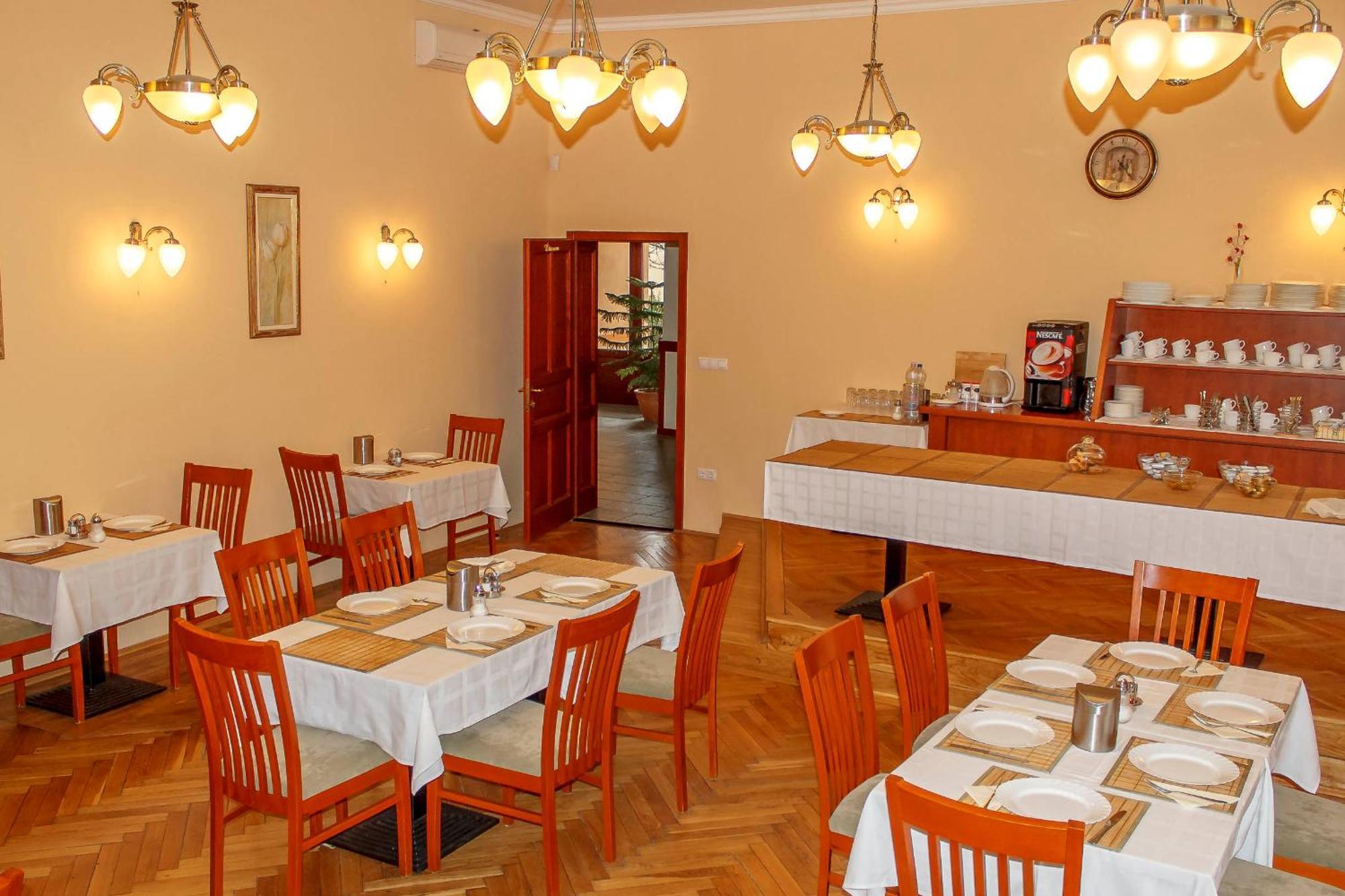 Pannon Hotel Bejelentkezes 20 Oraig, Check-In Until 20 O'Clock, Einchecken Bis 20 Uhr Могач Екстер'єр фото