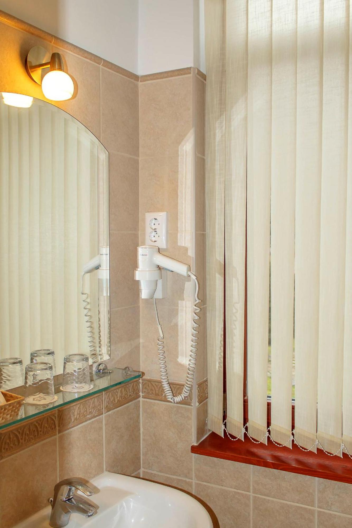 Pannon Hotel Bejelentkezes 20 Oraig, Check-In Until 20 O'Clock, Einchecken Bis 20 Uhr Могач Екстер'єр фото