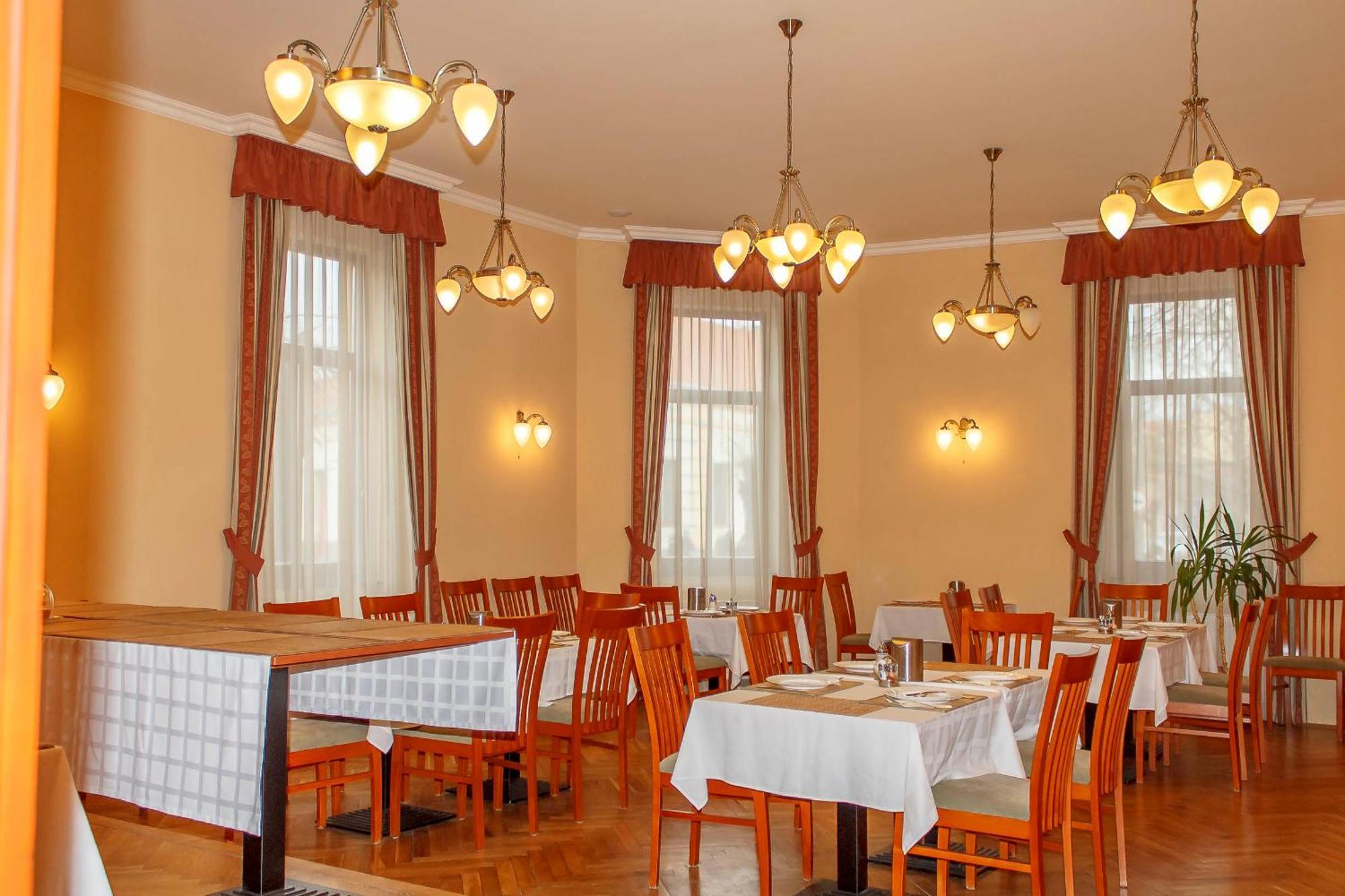 Pannon Hotel Bejelentkezes 20 Oraig, Check-In Until 20 O'Clock, Einchecken Bis 20 Uhr Могач Екстер'єр фото