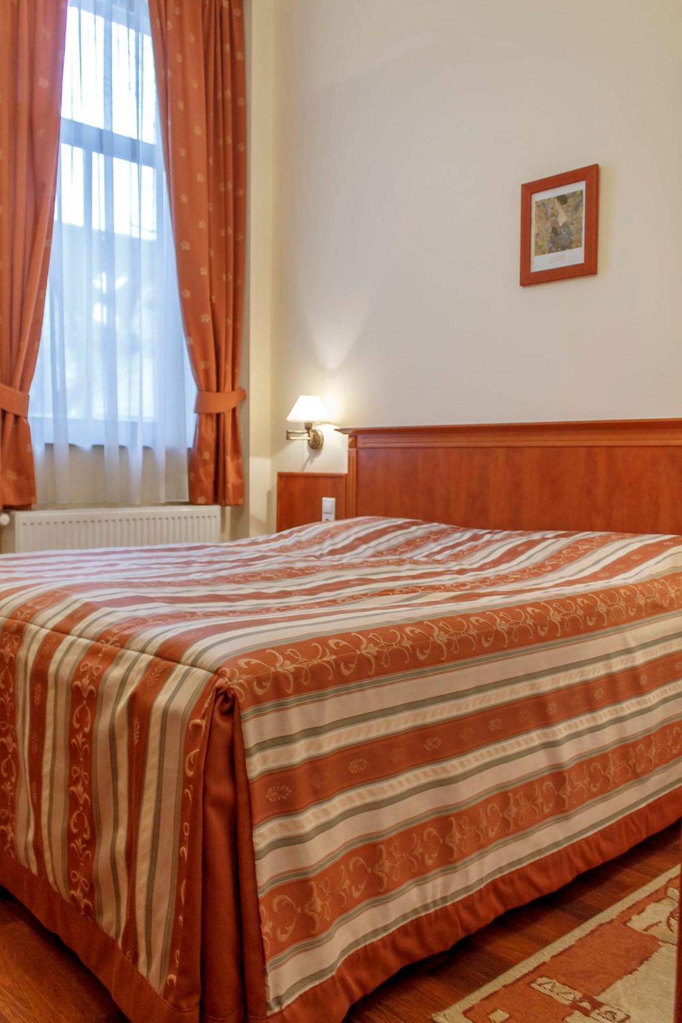 Pannon Hotel Bejelentkezes 20 Oraig, Check-In Until 20 O'Clock, Einchecken Bis 20 Uhr Могач Екстер'єр фото