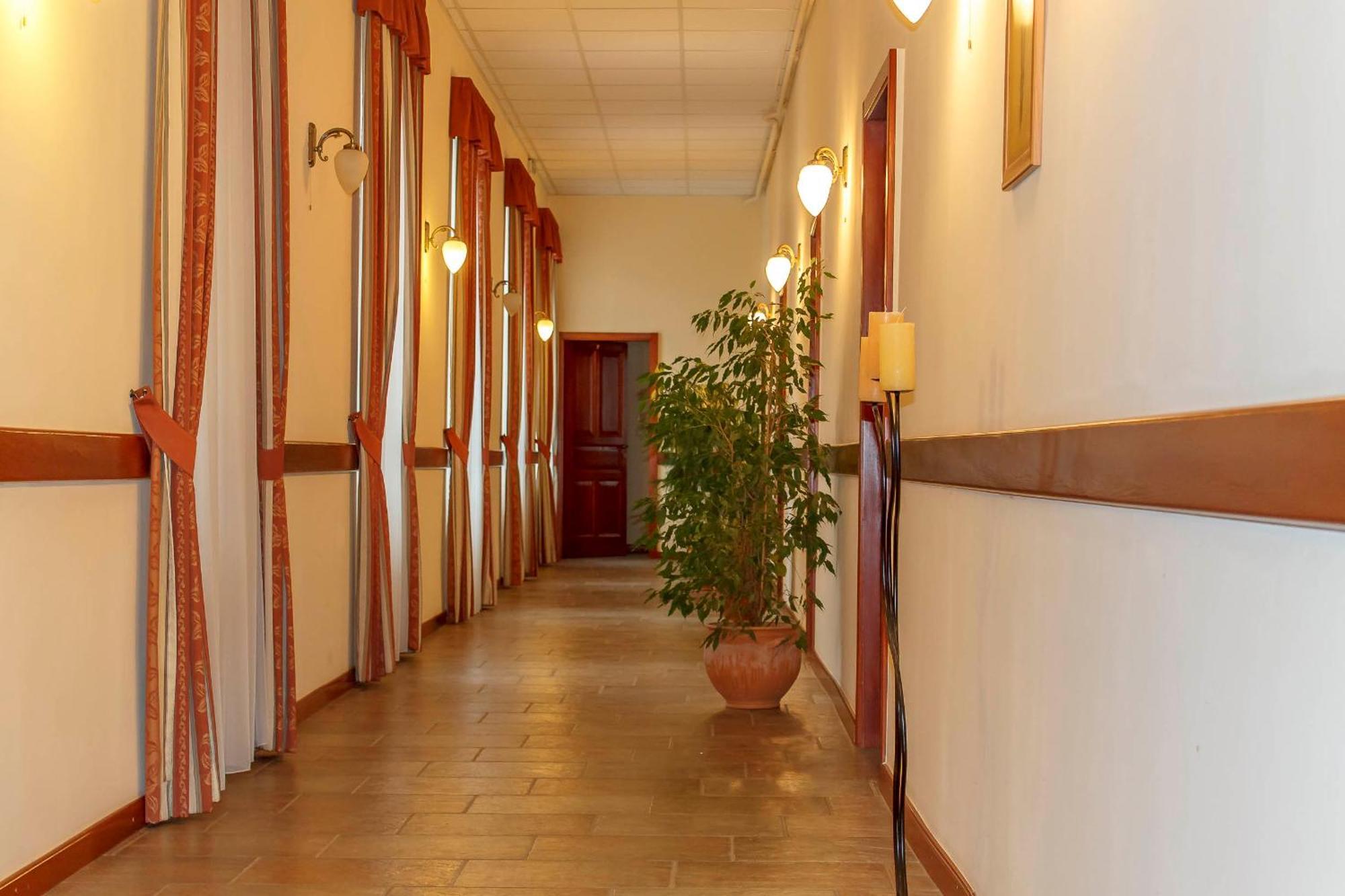 Pannon Hotel Bejelentkezes 20 Oraig, Check-In Until 20 O'Clock, Einchecken Bis 20 Uhr Могач Екстер'єр фото