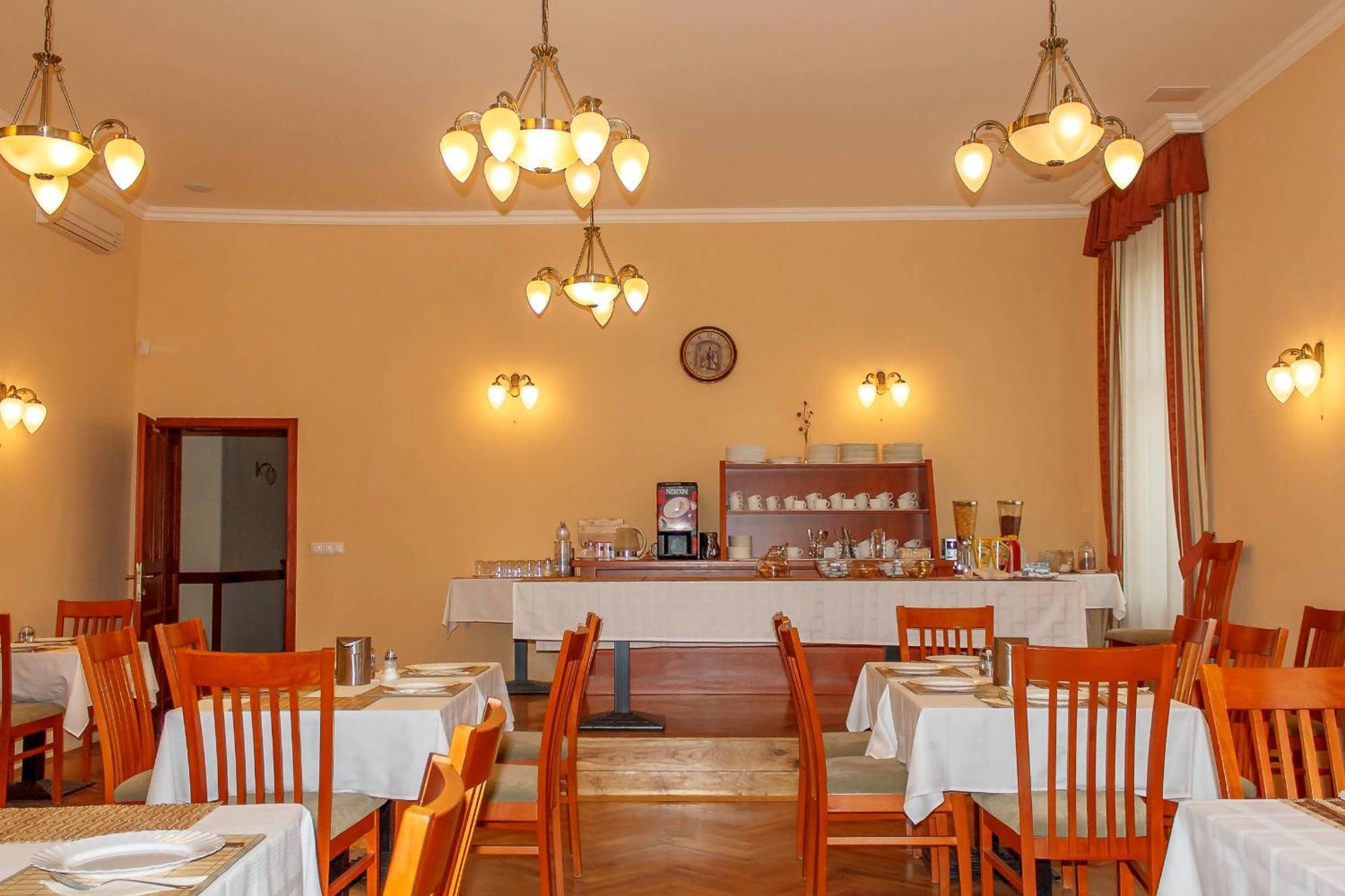 Pannon Hotel Bejelentkezes 20 Oraig, Check-In Until 20 O'Clock, Einchecken Bis 20 Uhr Могач Екстер'єр фото