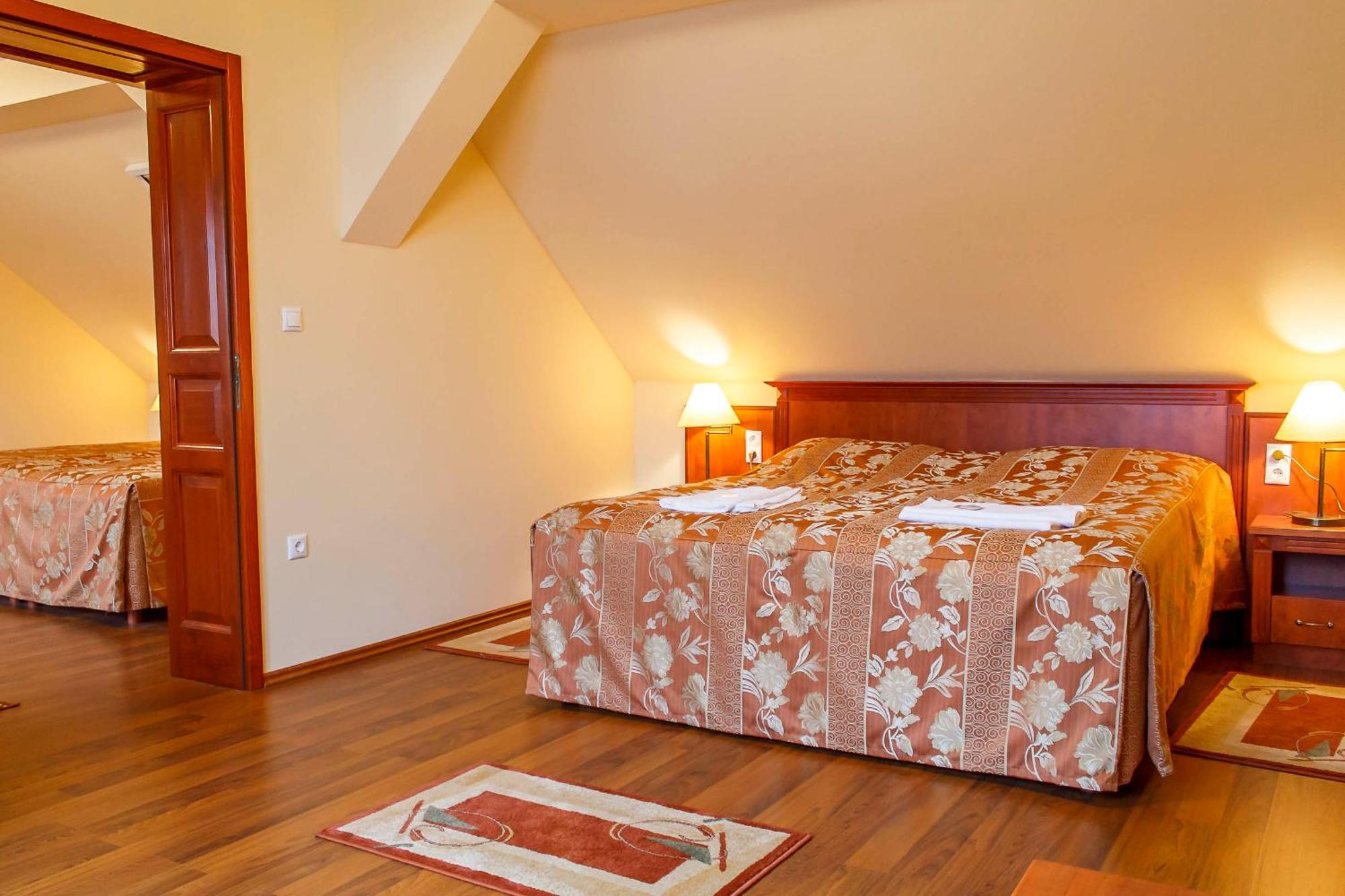 Pannon Hotel Bejelentkezes 20 Oraig, Check-In Until 20 O'Clock, Einchecken Bis 20 Uhr Могач Екстер'єр фото
