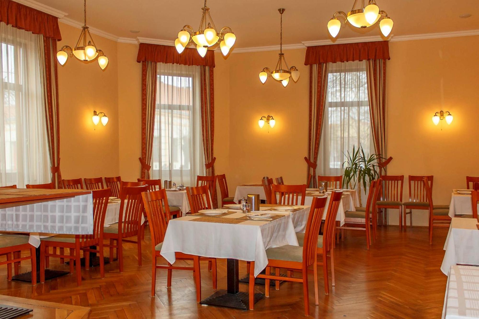 Pannon Hotel Bejelentkezes 20 Oraig, Check-In Until 20 O'Clock, Einchecken Bis 20 Uhr Могач Екстер'єр фото