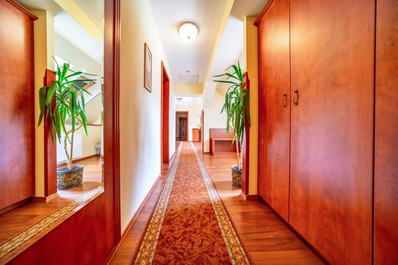 Pannon Hotel Bejelentkezes 20 Oraig, Check-In Until 20 O'Clock, Einchecken Bis 20 Uhr Могач Екстер'єр фото