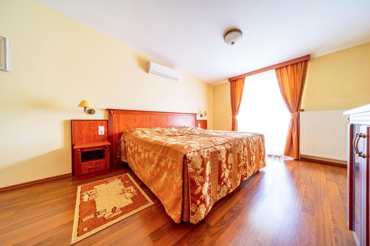 Pannon Hotel Bejelentkezes 20 Oraig, Check-In Until 20 O'Clock, Einchecken Bis 20 Uhr Могач Екстер'єр фото