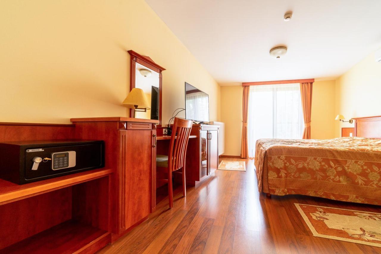 Pannon Hotel Bejelentkezes 20 Oraig, Check-In Until 20 O'Clock, Einchecken Bis 20 Uhr Могач Екстер'єр фото