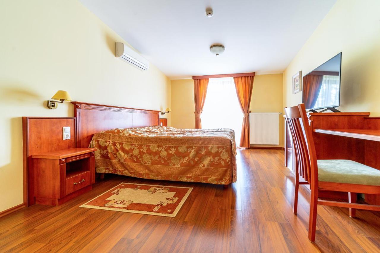 Pannon Hotel Bejelentkezes 20 Oraig, Check-In Until 20 O'Clock, Einchecken Bis 20 Uhr Могач Екстер'єр фото
