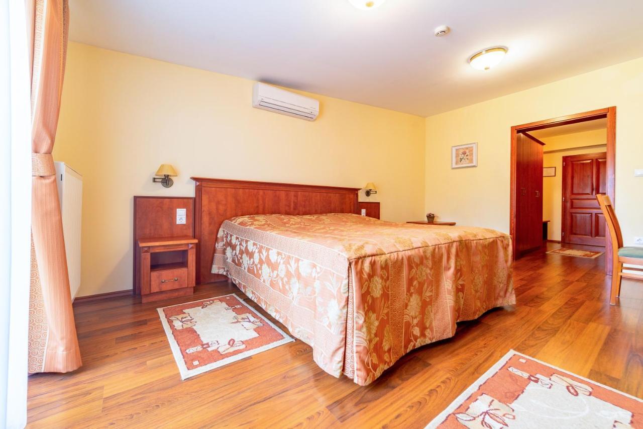 Pannon Hotel Bejelentkezes 20 Oraig, Check-In Until 20 O'Clock, Einchecken Bis 20 Uhr Могач Екстер'єр фото